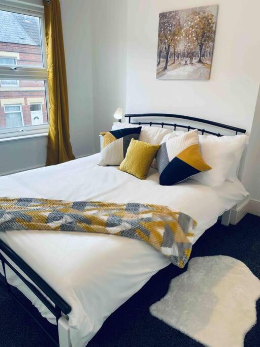 Homely 3 Bed Town House In City Centre Apartment Coventry