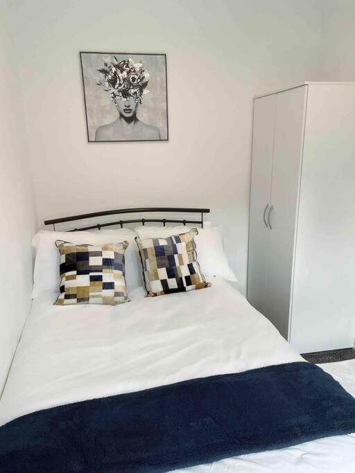 Apartment Homely 3 Bed Town House In City Centre *